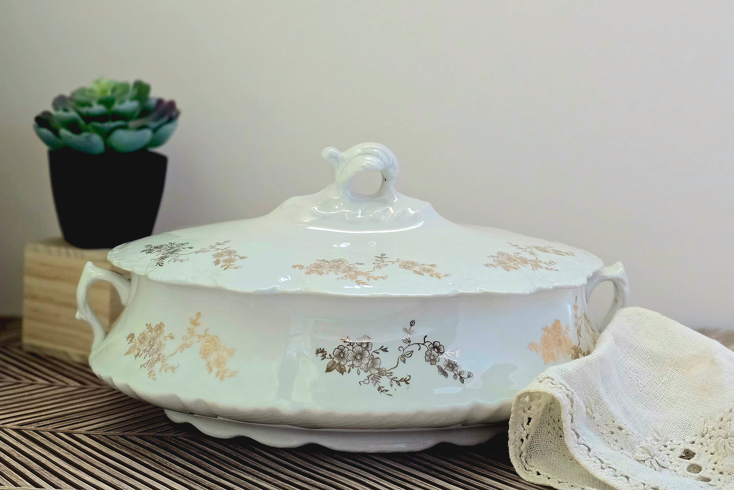 Homer Laughlin "Hudson" Oval Casserole Dish