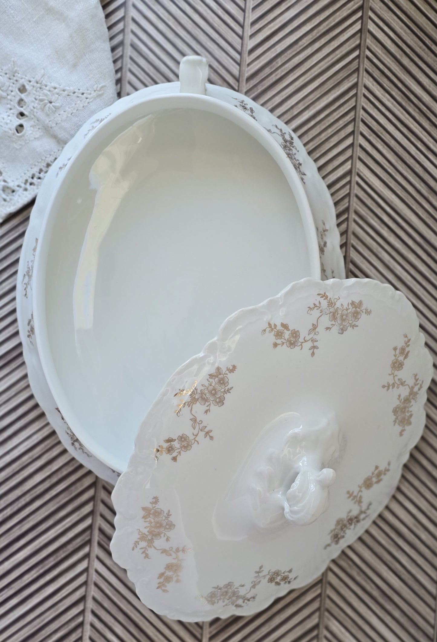 Homer Laughlin "Hudson" Oval Casserole Dish